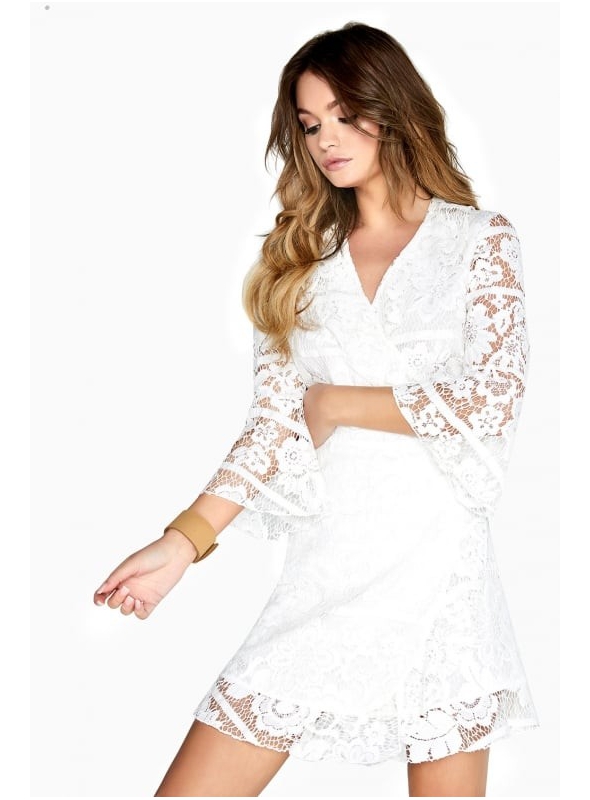 Bílé mini šaty s krajkou