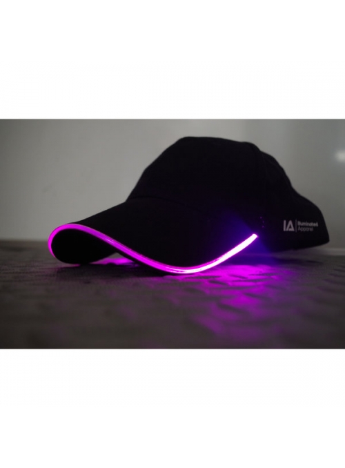 Iluminačná šiltovka s fialovým svetlom